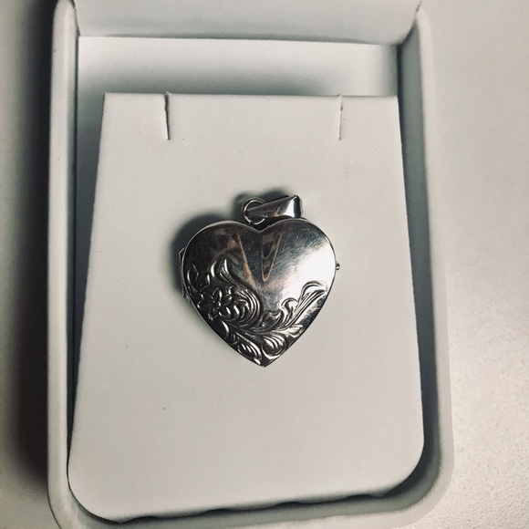 Vintage stainless steel heart locket ♥️ - Picture 1 of 3